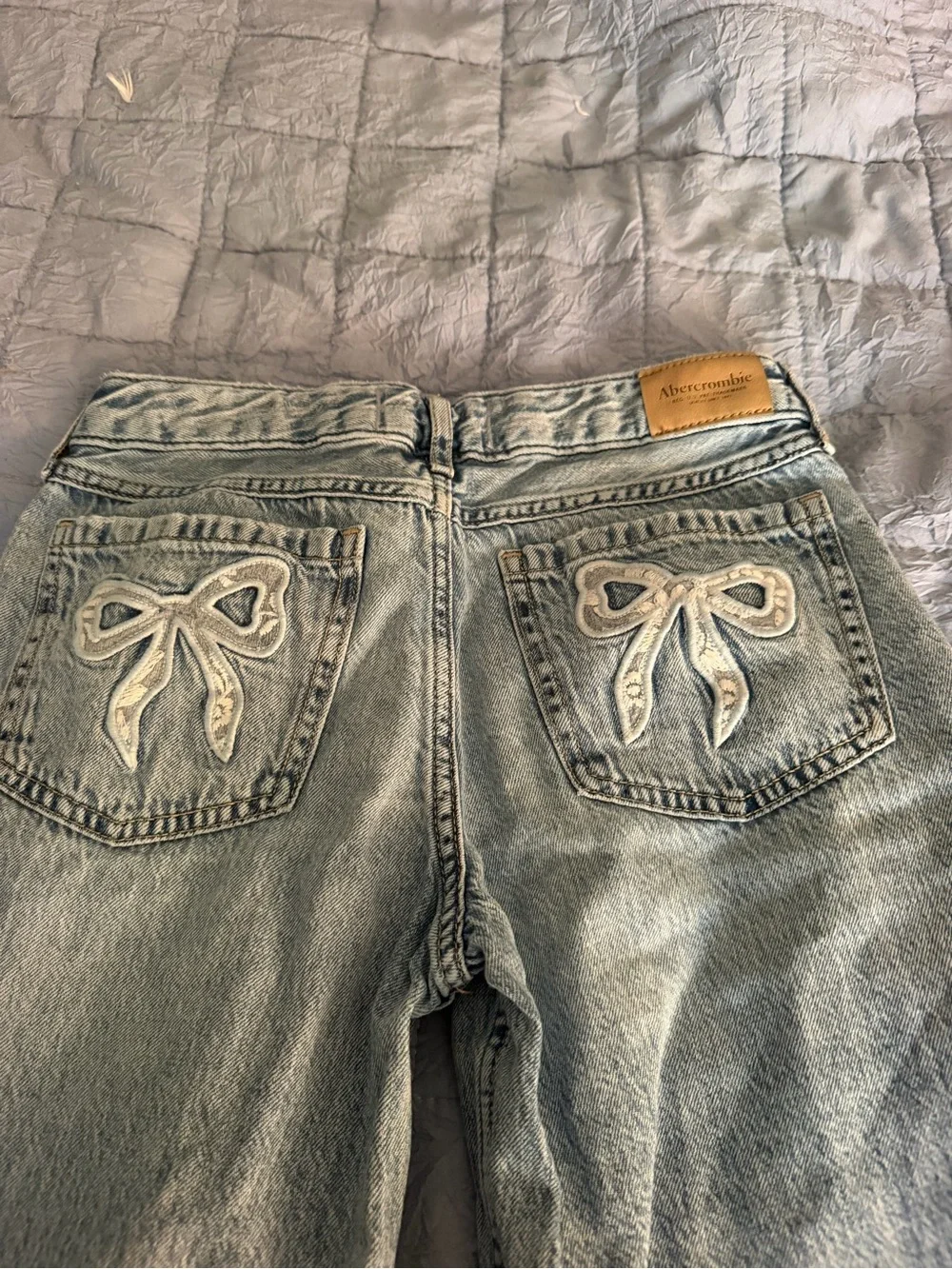 Abercrombie kids Light Low Rise Baggy Jeans with Bows Girls Size 13/14 Long